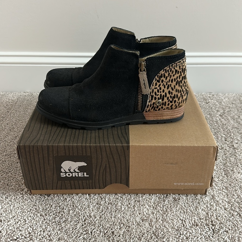 EUC Sorel Women's Black and Brown Ankle Booties - Picture 5 of 8
